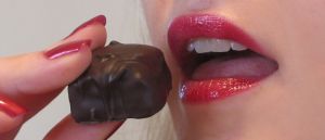 eating-chocolate-1-465422-m